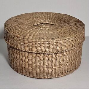 Vintage SWEET GRASS Lidded Basket / TIGHTLY WOVEN / Excellent Shape / 6 INCHES